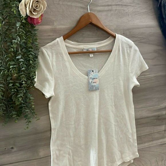 Hippie Rose Womens White Short Sleeve Scoop Neck Casual Blouse Top Size Small - Picture 2 of 6